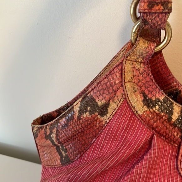 Brahmin hot pink woven purse with snake skin straps. - Picture 4 of 14
